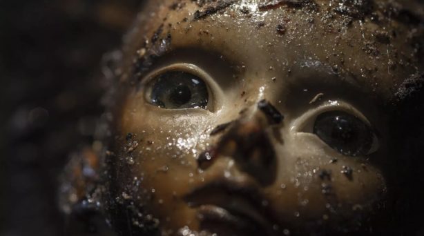 the disturbing face of a doll in a state of deterioration 